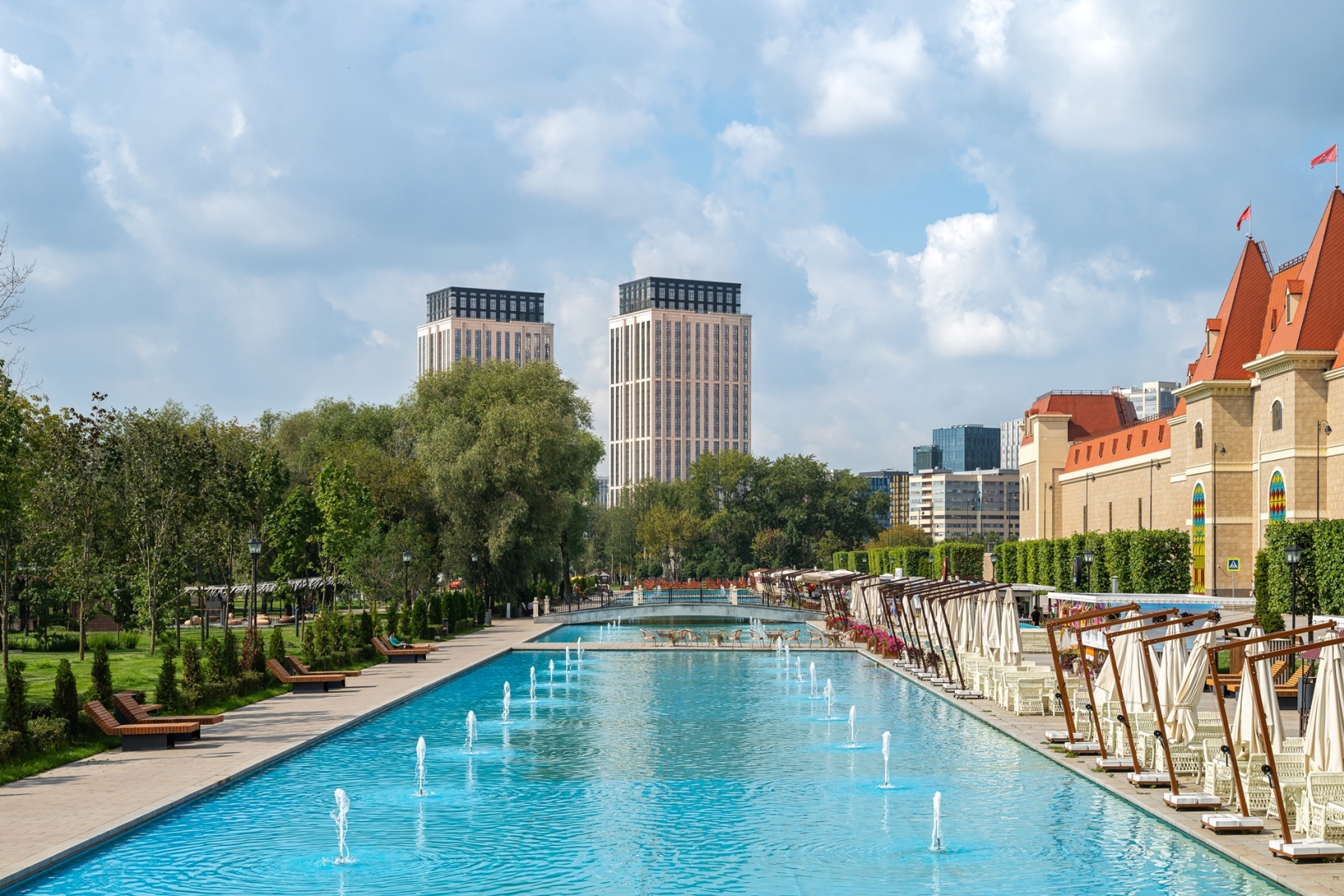 48% москвичек мечтают получить на 8 Марта собственную квартиру